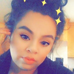 Meet your Posher, Lesly